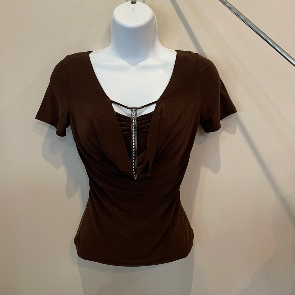 Brown short sleeve shirt with jewels - Picture 2 of 4